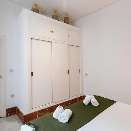 Bright And Cozy-1bd 1bth & 2bd 1bth- La Giralda Seville