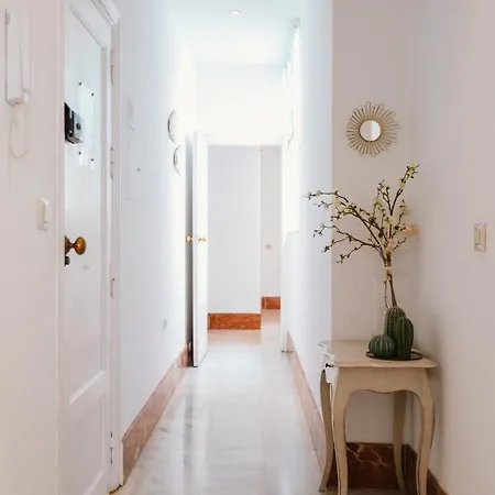 Bright And Cozy-1bd 1bth & 2bd 1bth- La Giralda *