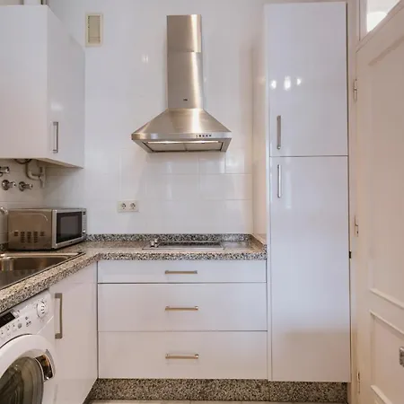 Bright And Cozy-1bd 1bth & 2bd 1bth- La Giralda Apartment