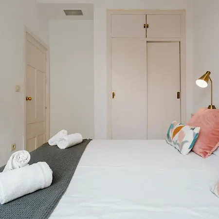Bright And Cozy-1bd 1bth & 2bd 1bth- La Giralda Apartment