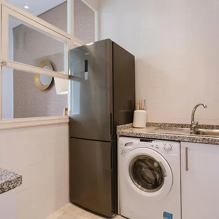 Bright And Cozy-1bd 1bth & 2bd 1bth- La Giralda Apartment Seville