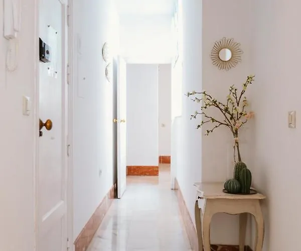 Bright And Cozy-1bd 1bth & 2bd 1bth- La Giralda *