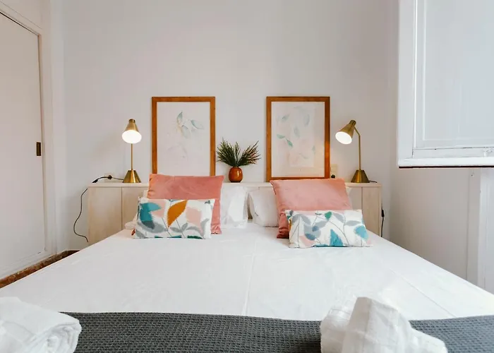 Bright And Cozy-1bd 1bth & 2bd 1bth- La Giralda