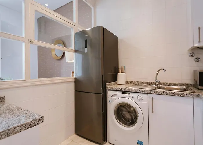 Bright And Cozy-1bd 1bth & 2bd 1bth- La Giralda דירה סביליה